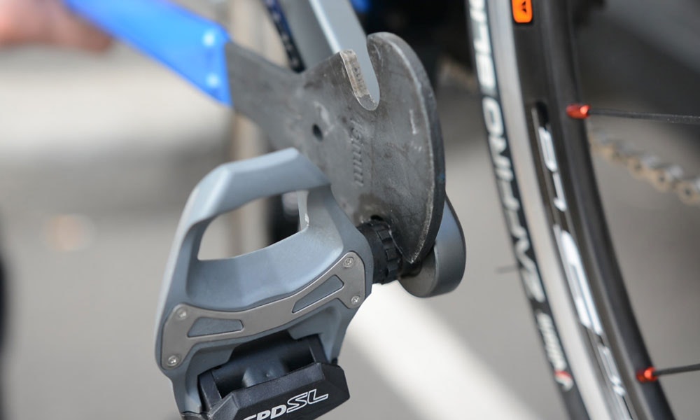 tightening bike pedals